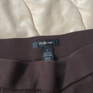 Front seam brown pull on leggings pants .